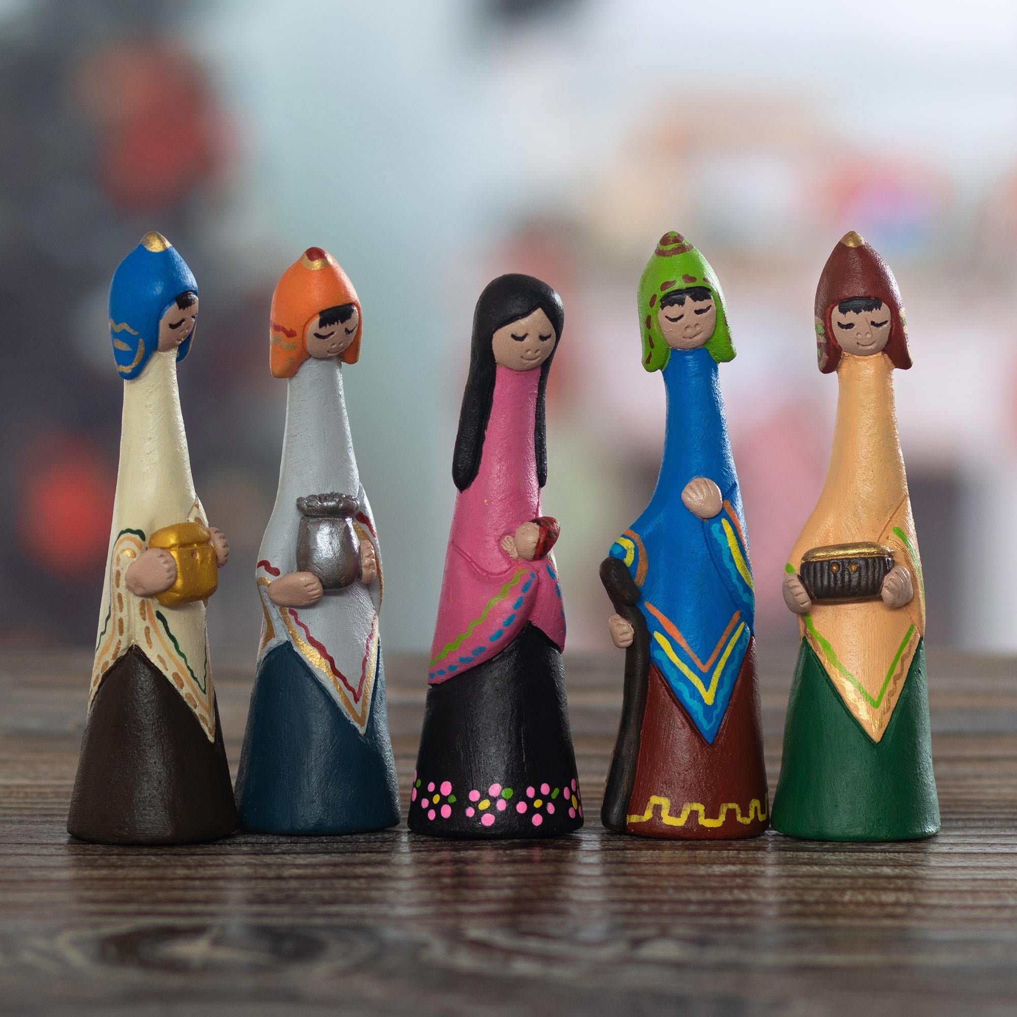 Peruvian Handmade Ceramic Nativity Set with 5 Pieces - Pilgrimage Family